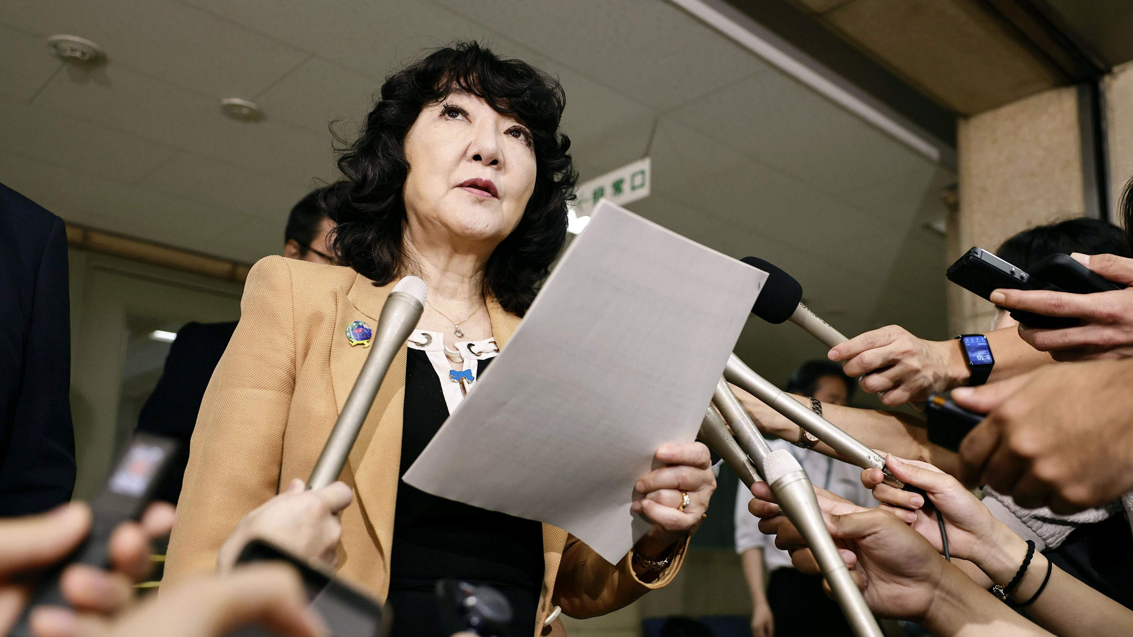 Japan’s Yen edges lower defying US effort to prop up battered currency